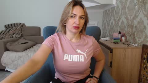 Snapshot of mallinia chatting on 02/01/26, 12:37 mallinia online show from 02/01/26, 12:37