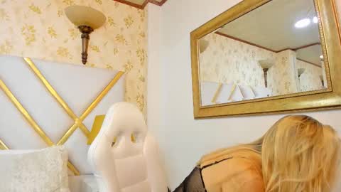 Snapshot of malorysweet chatting on 10/15/25, 11:43 MalorySweet online show from 10/15/25, 11:43