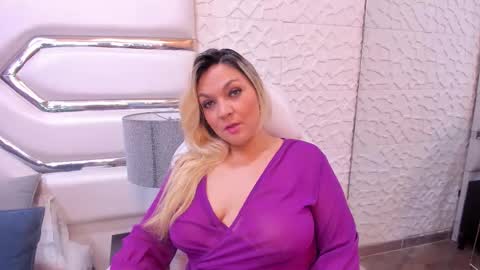 Snapshot of malorysweet chatting on 10/28/25, 01:03 MalorySweet online show from 10/28/25, 01:03