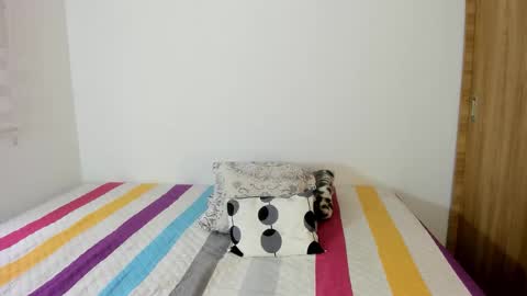 instagram  nueela   online show from 03/12/26, 07:20