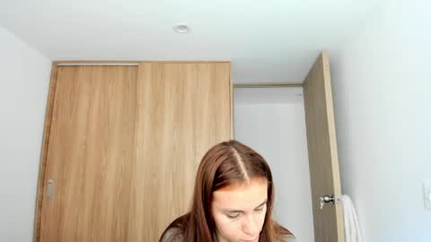 Snapshot of malucam_06 chatting on 05/22/26, 06:02 instagram nueela online show from 05/22/26, 06:02