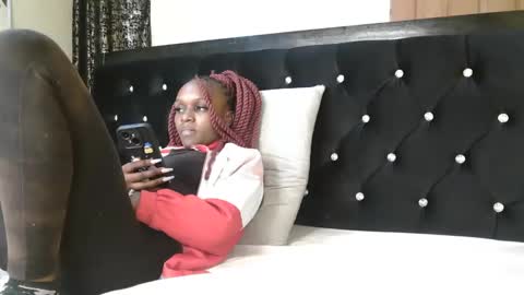 Snapshot of mamaapussy chatting on 09/14/25, 05:01 mamaa online show from 09/14/25, 05:01