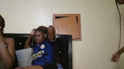 Snapshot of mamaapussy chatting on 10/01/25, 12:11 mamaa online show from 10/01/25, 12:11