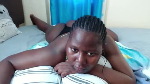 Snapshot of mamasita2023 chatting on 02/16/25, 02:00 mamasita2023 online show from 02/16/25, 02:00