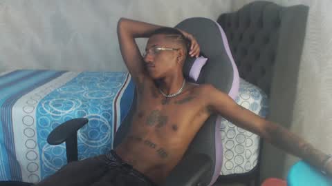 man_san11 online show from 01/08/25, 03:39