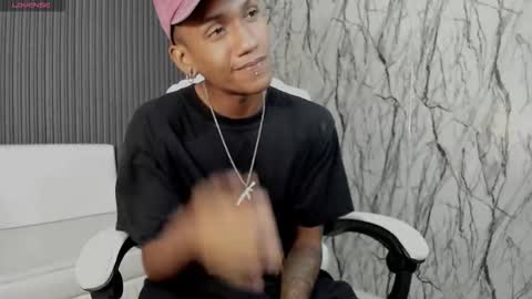 man_san11 online show from 11/18/25, 02:43