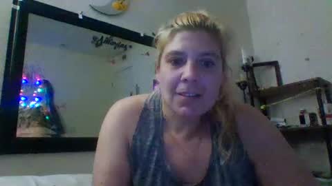 Snapshot of mandilube39 chatting on 03/02/25, 06:27 mindy22 online show from 03/02/25, 06:27