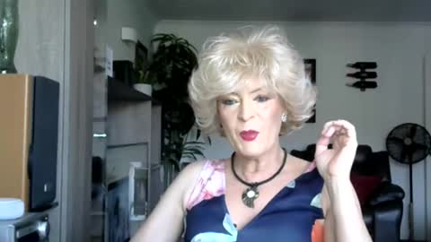 Snapshot of mandy_eyecandy chatting on 02/14/26, 02:03 Mandy EyeCandy online show from 02/14/26, 02:03