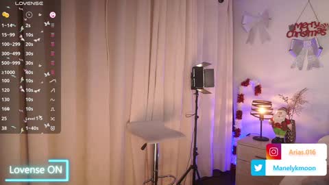 Snapshot of manelyk_10 chatting on 12/10/24, 08:27 online show from 12/10/24, 08:27