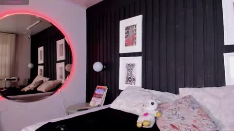 manelyk_evanss online show from 03/18/26, 07:50