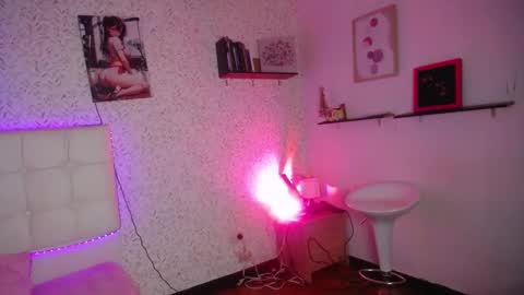 manelyke online show from 10/10/25, 08:30