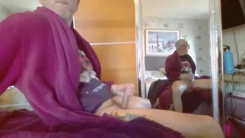 Snapshot of mangomann chatting on 11/21/25, 10:36 mangomann online show from 11/21/25, 10:36