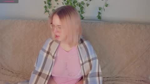 Snapshot of manic_pixie_ chatting on 09/28/25, 02:00 manic_pixie_ online show from 09/28/25, 02:00