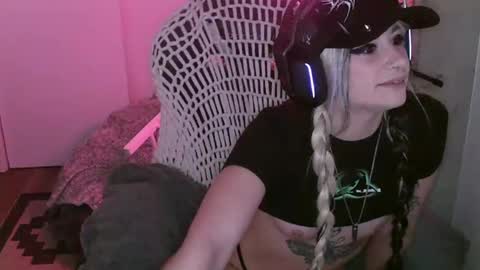 manicpixieslutt online show from 11/20/25, 09:47