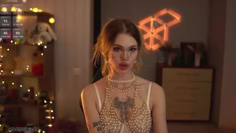 Amelie online show from 10/26/25, 03:23