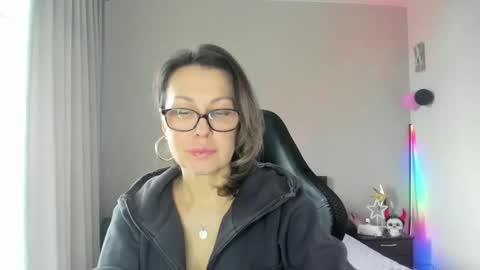 Snapshot of mankamm chatting on 03/12/25, 01:51 Nika online show from 03/12/25, 01:51
