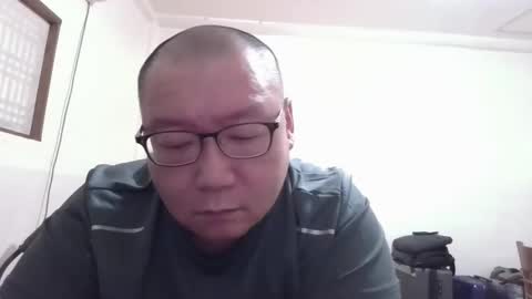 Snapshot of mankiminsuk chatting on 11/03/25, 10:10 mankiminsuk online show from 11/03/25, 10:10