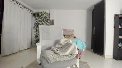 Snapshot of mantis_wine chatting on 01/03/25, 02:32 MARY online show from 01/03/25, 02:32