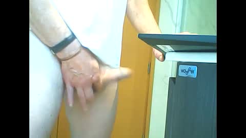 manu_481 online show from 10/03/25, 02:58