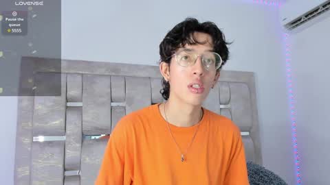 Snapshot of manu_vera8 chatting on 12/28/24, 12:35 Manuel online show from 12/28/24, 12:35