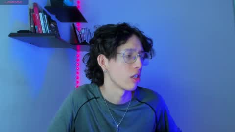 Snapshot of manu_vera8 chatting on 02/15/25, 08:22 Manuel online show from 02/15/25, 08:22