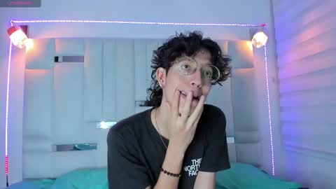 Snapshot of manu_vera8 chatting on 02/23/25, 07:28 Manuel online show from 02/23/25, 07:28