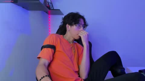 Snapshot of manu_vera8 chatting on 02/25/25, 11:11 Manuel online show from 02/25/25, 11:11