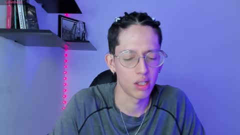 Snapshot of manu_vera8 chatting on 03/11/25, 07:58 Manuel online show from 03/11/25, 07:58