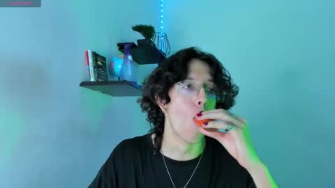 Snapshot of manu_vera8 chatting on 10/28/25, 03:10 Manuel online show from 10/28/25, 03:10