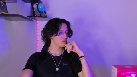 Snapshot of manu_vera8 chatting on 11/15/25, 03:37 Manuel online show from 11/15/25, 03:37