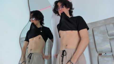 Snapshot of manu_vera8 chatting on 11/21/25, 12:04 Manuel online show from 11/21/25, 12:04