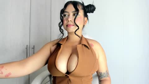 Snapshot of manuela_anderson chatting on 10/04/25, 03:32 MANUELA online show from 10/04/25, 03:32