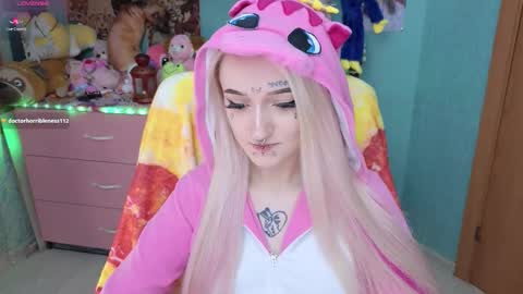 Snapshot of manuela_unicorn chatting on 11/24/25, 03:39 Manuela online show from 11/24/25, 03:39