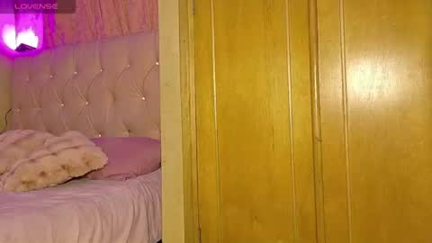 Snapshot of manumeow_ chatting on 06/25/26, 12:32 Manu online show from 06/25/26, 12:32