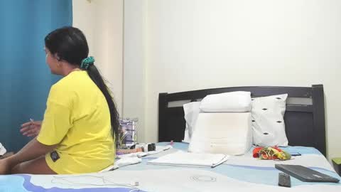 Mara online show from 09/10/25, 02:28