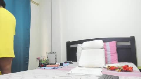 Mara online show from 10/11/25, 02:26