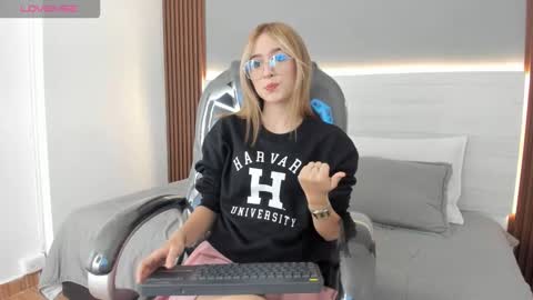 Snapshot of mara_33 chatting on 12/18/25, 08:04 mara_33 online show from 12/18/25, 08:04