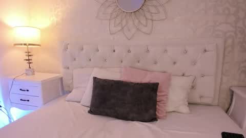 Mara online show from 09/17/25, 10:44