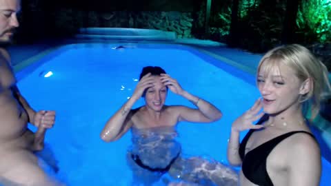 Snapshot of mara_david chatting on 12/18/24, 12:21 coshitaxxx online show from 12/18/24, 12:21