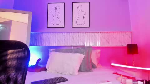 Snapshot of maraasweet chatting on 02/14/25, 04:15 Mrs. Sweet online show from 02/14/25, 04:15