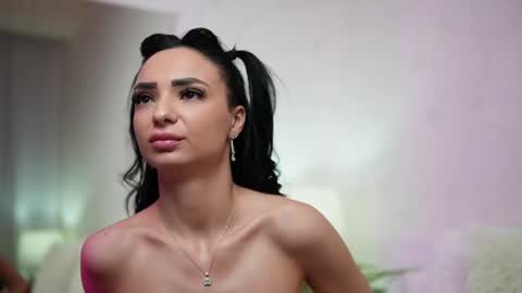 Snapshot of maraciel chatting on 02/14/25, 03:54 Mara online show from 02/14/25, 03:54