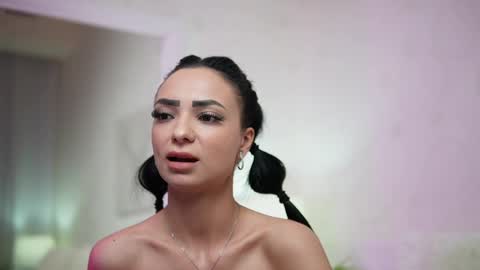 Snapshot of maraciel chatting on 02/25/25, 04:57 Mara online show from 02/25/25, 04:57