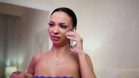 Snapshot of maraciel chatting on 11/25/25, 09:37 Mara online show from 11/25/25, 09:37