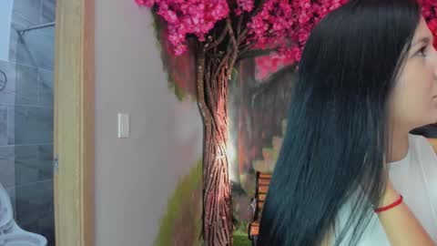 Snapshot of marahanson_ chatting on 12/17/25, 12:00 Mara Hanson online show from 12/17/25, 12:00