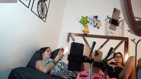 Snapshot of marce_hill chatting on 11/19/25, 11:27 MARCE AND ..... online show from 11/19/25, 11:27