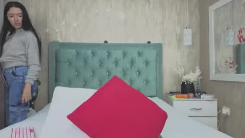 Snapshot of marcelaa_fox chatting on 11/04/25, 07:35 Marcela online show from 11/04/25, 07:35