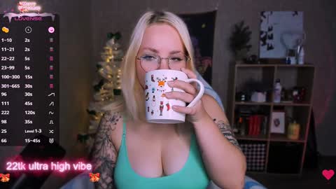 Snapshot of marcelinepeach chatting on 12/19/24, 08:23 Sara online show from 12/19/24, 08:23