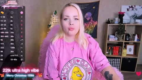 Snapshot of marcelinepeach chatting on 12/29/24, 08:00 Sara online show from 12/29/24, 08:00