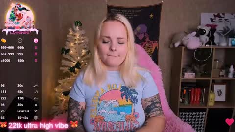 Snapshot of marcelinepeach chatting on 01/03/25, 01:36 Sara online show from 01/03/25, 01:36