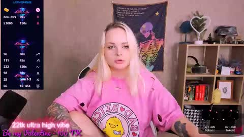 Snapshot of marcelinepeach chatting on 02/14/25, 01:08 Sara online show from 02/14/25, 01:08